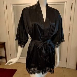 Hodo lace and fringe trim satin robe M